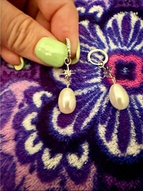 Caitlyn Minimalist North Star Pearl Hoop Earrings NWOT Never Worn